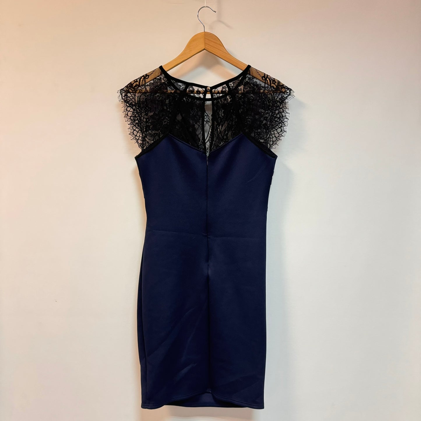Vestido Lipsy 42