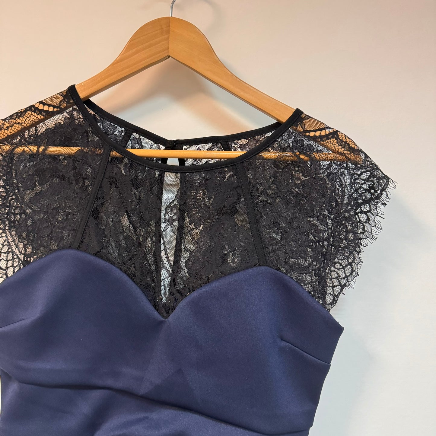 Vestido Lipsy 42