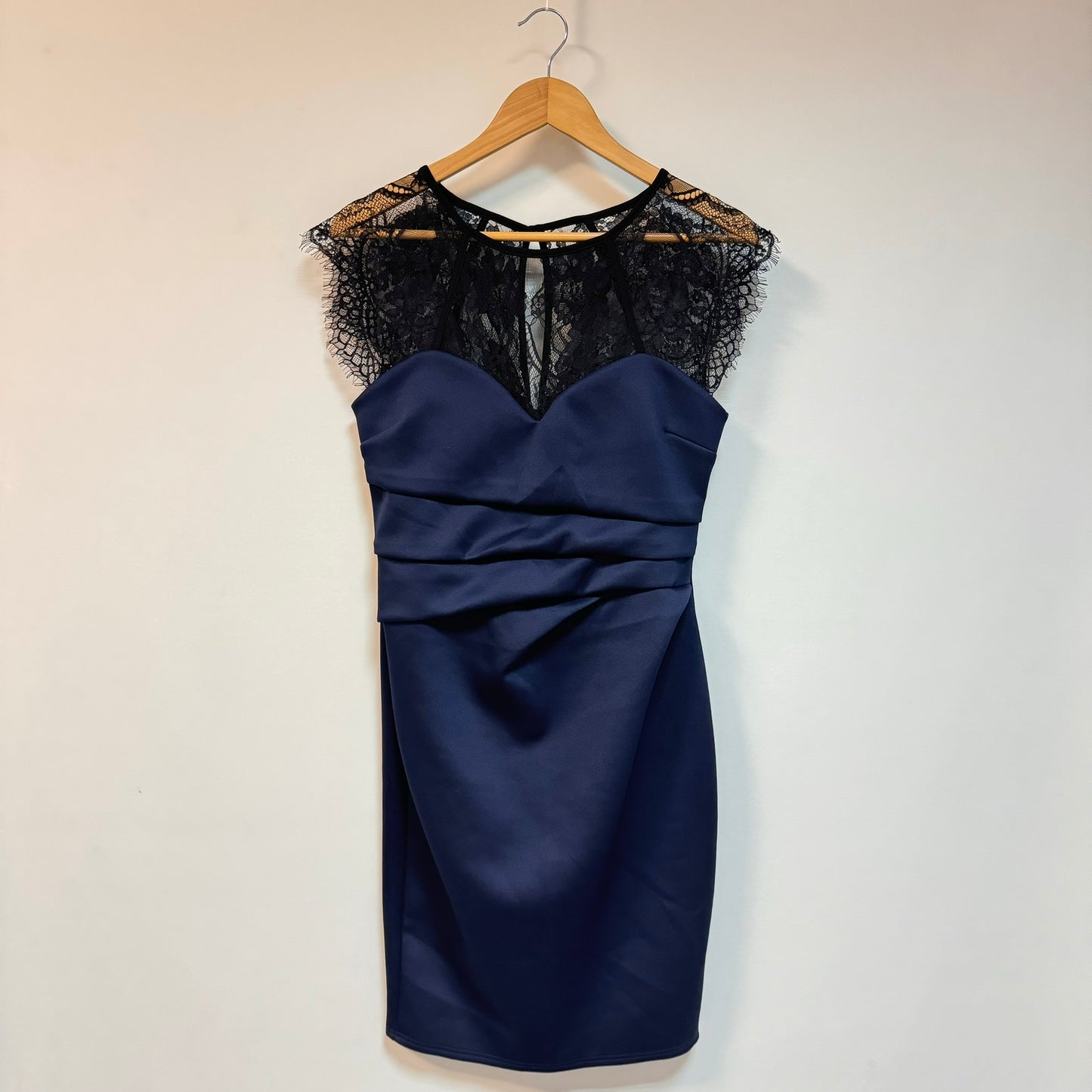 Vestido Lipsy 42